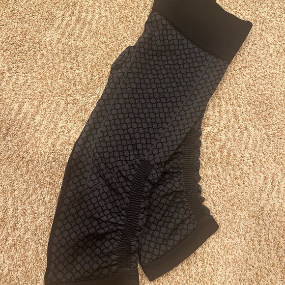 New Without Tags - Lululemon In The Flow Crop II leggings sz 4. - Picture 4 of 5